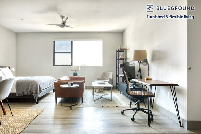 Building Photo - 5100 Wilshire Blvd Rental