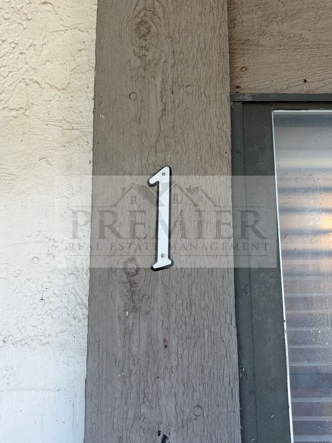 Photo - 300 W Montgomery St Unit 300-1