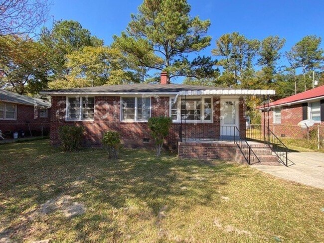 Building Photo - Standish Acres Home