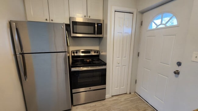 Photo - 127 Cosey Beach Ave Unidad A1