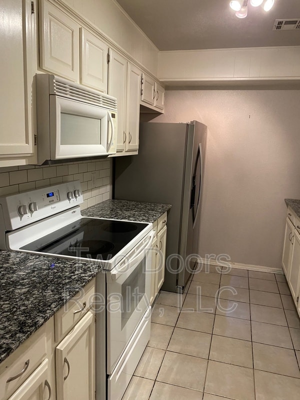 Photo - 12303 SW 14th St