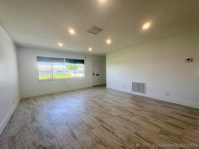 Photo - 1590 SW 14th Ave