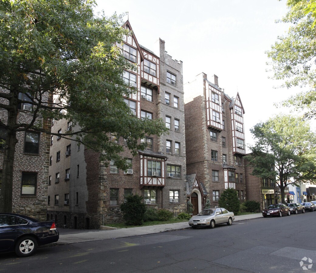 Photo - Peldean Court Apartments