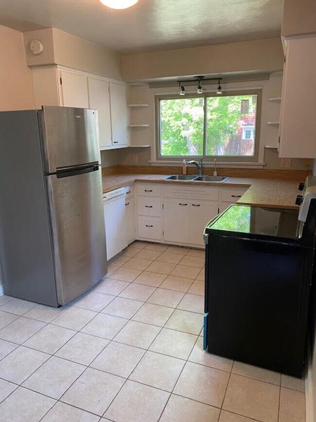 3 Bedroom 2 Bath Home in North St. Cloud Rental House Rental in St