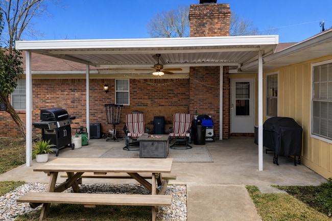 Photo - 205 Dogwood Dr