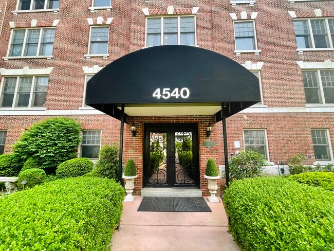 Photo - 4540 Lindell Blvd Unit 306