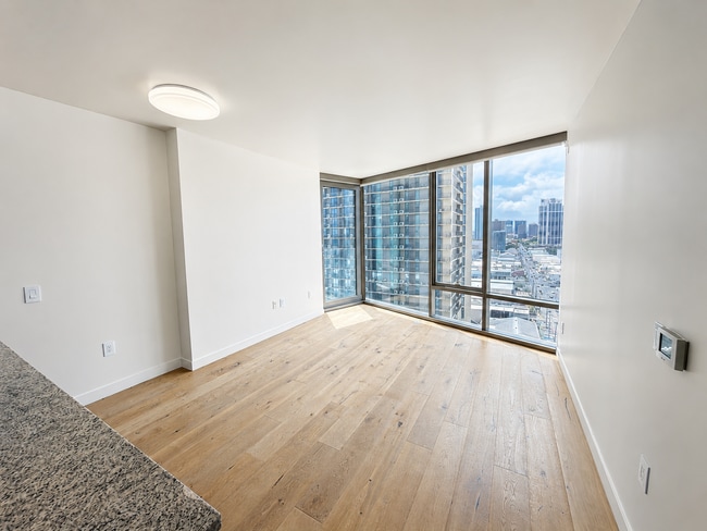 Photo - 1001 Queen St Unit 1415