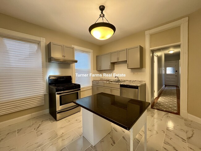 Building Photo - 10 Bucknam St Unit 1