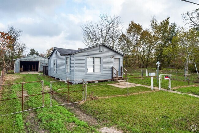 Building Photo - 4611 White Rock St Rental