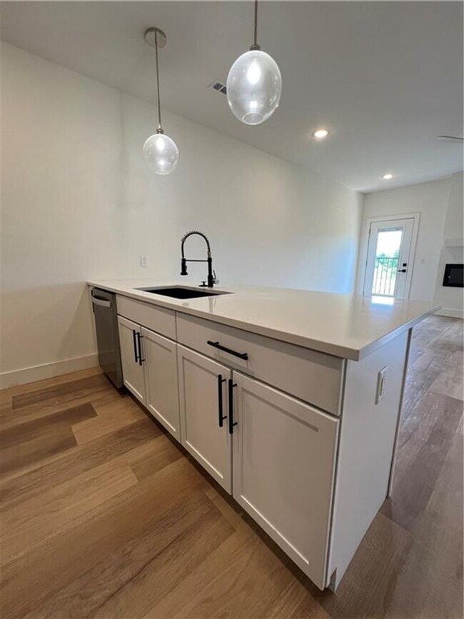 Photo - SW Livingston Sq Duplex Unit 2