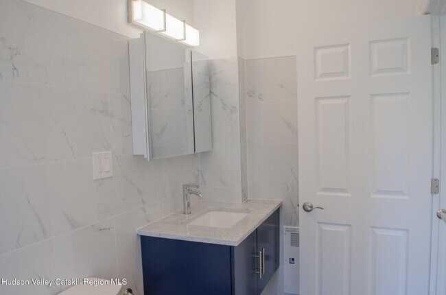 Photo - 144 St James St