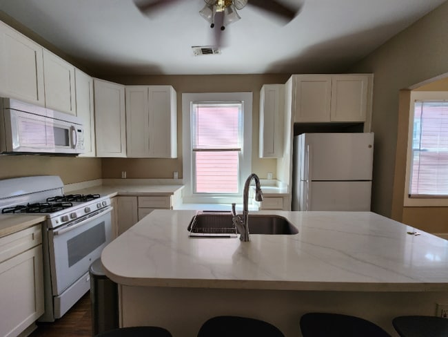 Building Photo - 3122 Toulouse St Rental