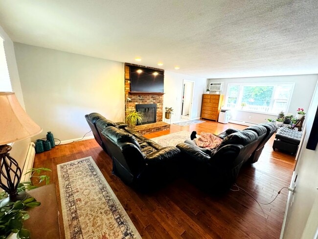 Photo - 31 Juniper Ln