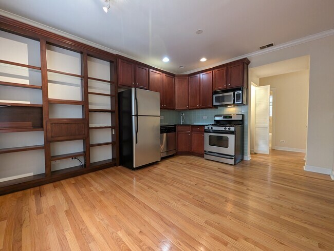 3246 N Clifton Ave Unit 3246-E1