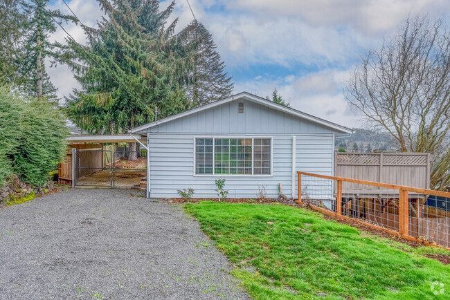 Building Photo - LARGE FOUR BEDROOM HOME WITH TWO KITCHENS