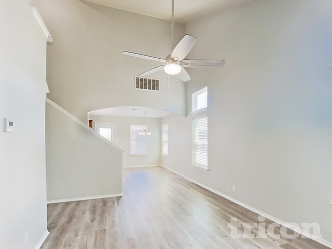 Photo - 18521 Mammoth Cave Blvd