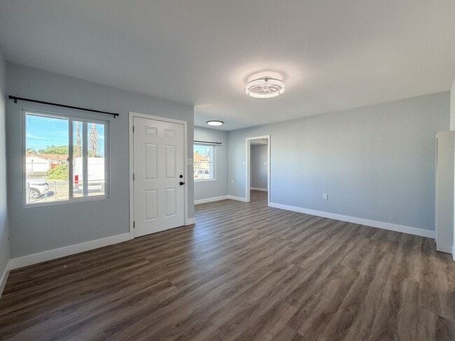 Photo - 502-504 E Hemlock- LT Unit 504 E Hemlock- LT