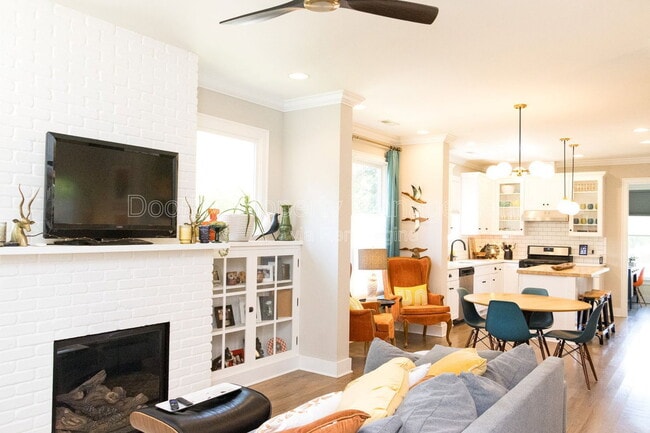 Photo - 1612 W 55th St