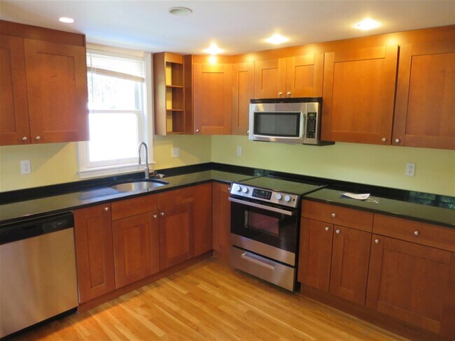 Building Photo - 49 Marion St Unit 2 Rental