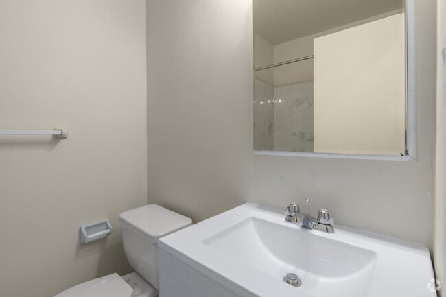 1BR, 1BA - 655SF - Bath