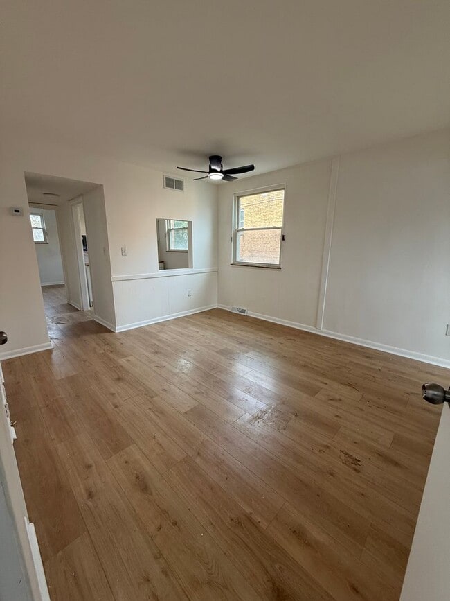 Photo - 17927 Lakeshore Boulevard