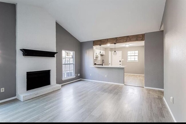 Photo - 4900 E Stassney Ln Townhome