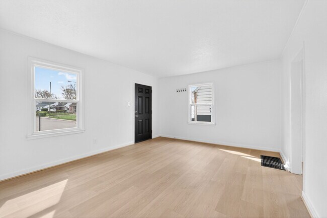 Photo - 849 Lyman Ave