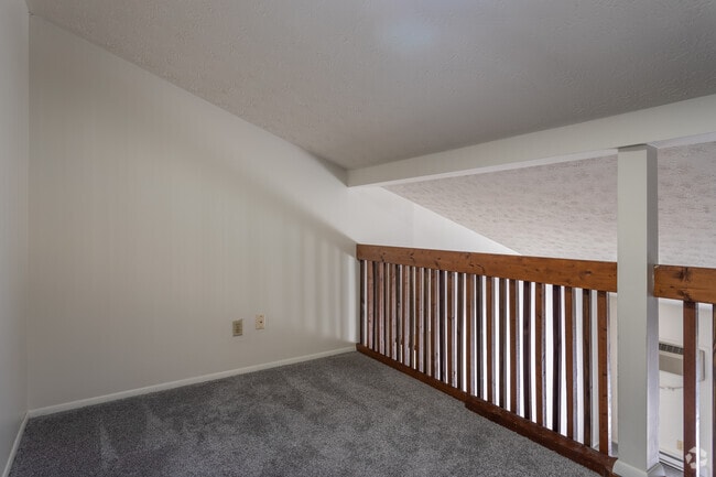 1BD, 1BA W/LOFT 679 - 700SF