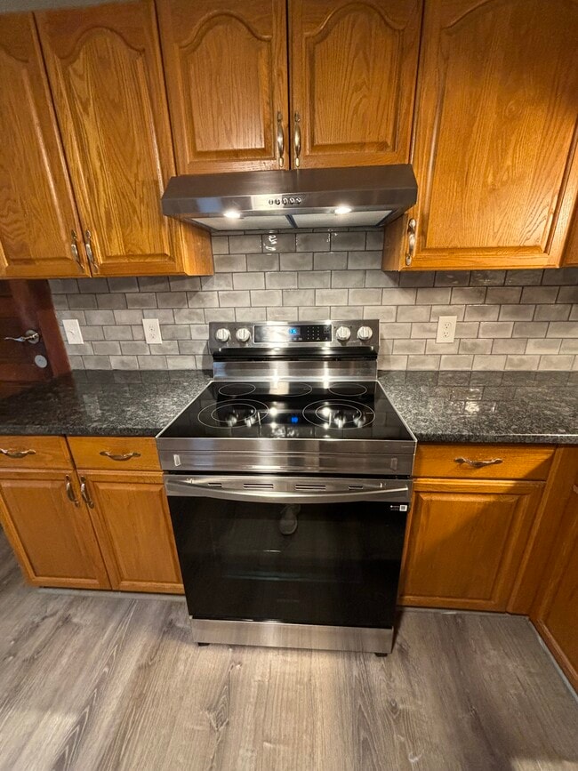 Building Photo - 27 Parkside Ave Unit 1 Rental