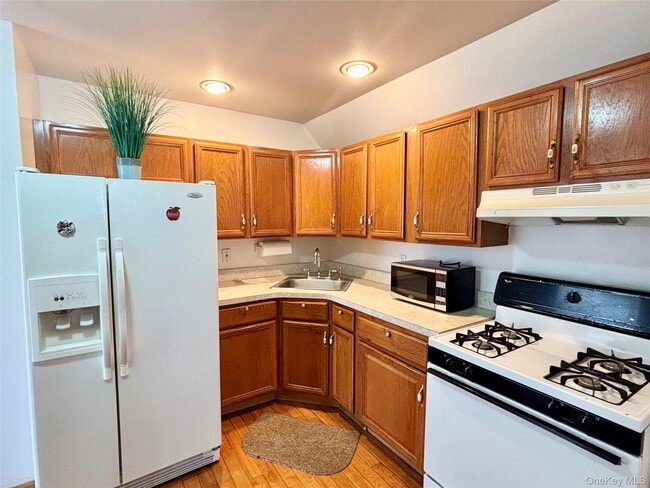 Photo - 177-45 Meadow Rd