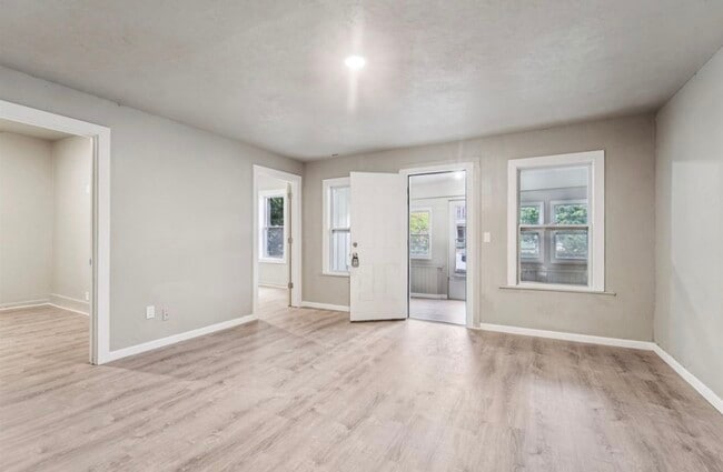 Viviendo - 200 W Beacon Ave Unidad B