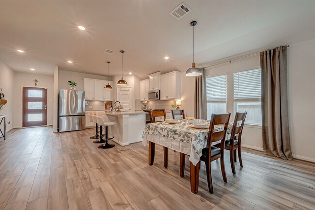 Photo - 2114 Cherryvale Dr
