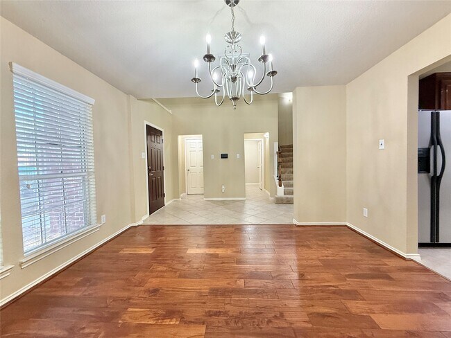 Photo - 1810 Katlyn Ln