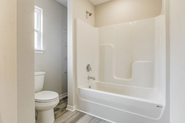Photo - Contemporary Living in Milton!