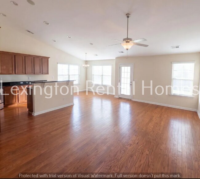 Photo - 152 Castlefield Dr