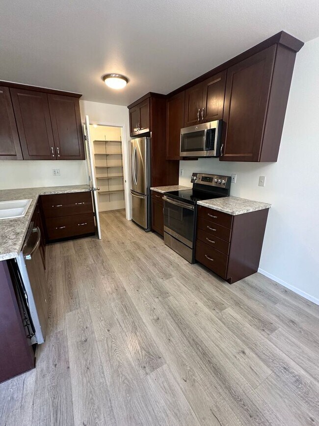 Photo - Broadmoor Circle 2125-2127 Unit Broadmoor 2127
