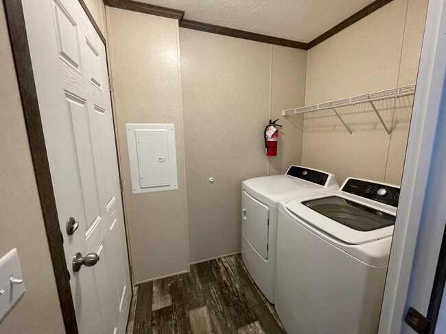 Photo - 99 Sheppard Ave