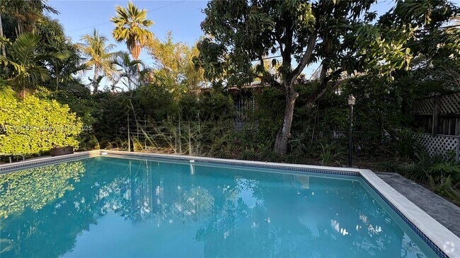 Building Photo - 710 NE 77th St Rental