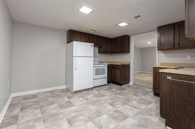 Photo - 9308 Aylesbury Dr Apartamento Unidad #5