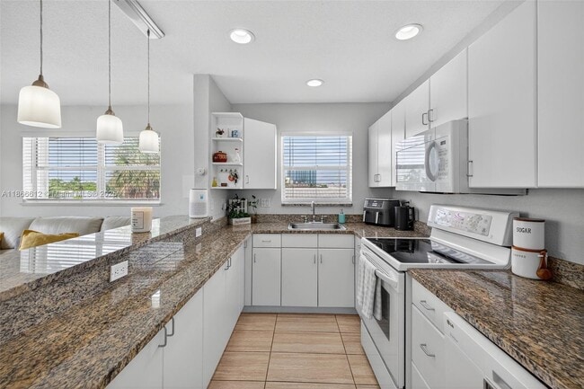 Building Photo - 2715 NE 49th St Unit 309