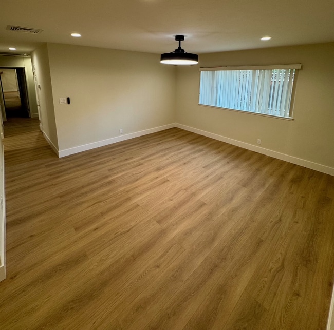 Photo - 1543 Willowbrook Dr