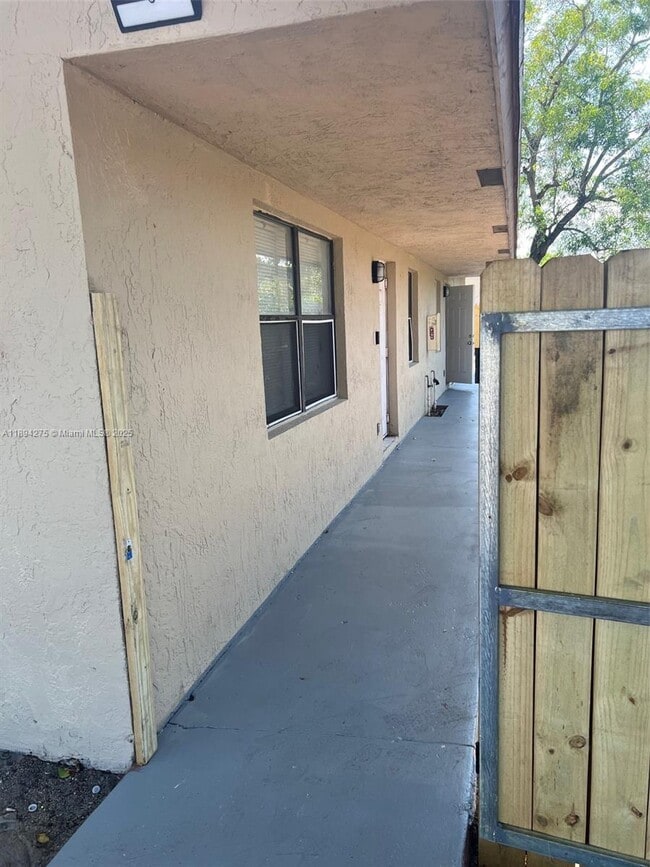 Photo - 717 NW 5th Ave Unidad 2