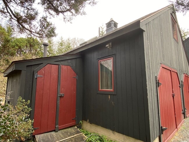 Photo - 592 Horse Pond Rd