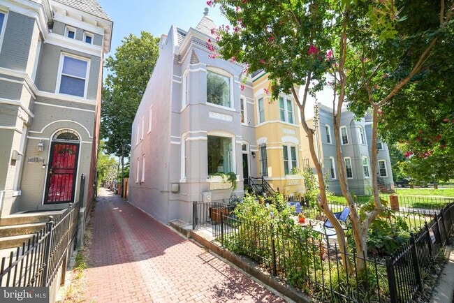 Photo - 707 12th St NE