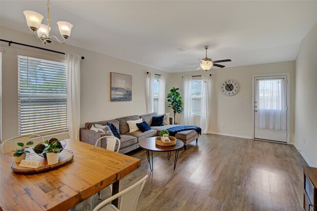 14032 Amelia Dr