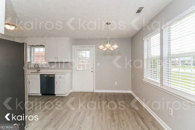 Photo - 210 Deer Pkwy