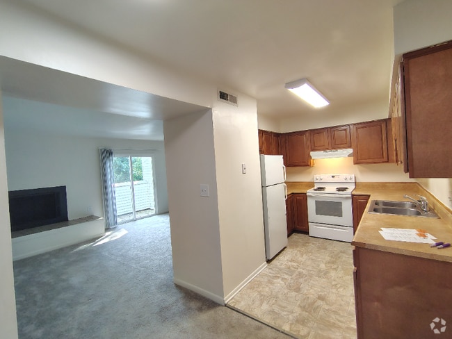 Building Photo - 600 Reusens Rd Rental