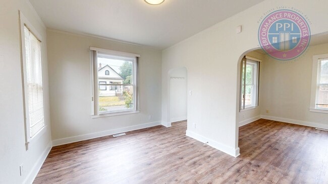 Photo - Prime Location - Hawthorne District / 1904 Hawthorne Charmer!!