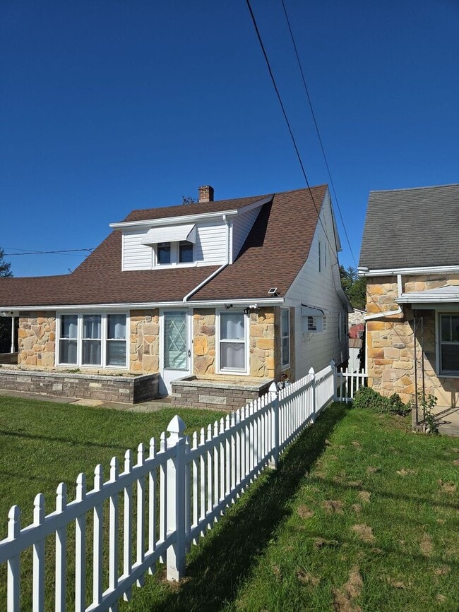 Photo - 4-5 Bedroom, 2 Bathroom 2-Story Detached H...