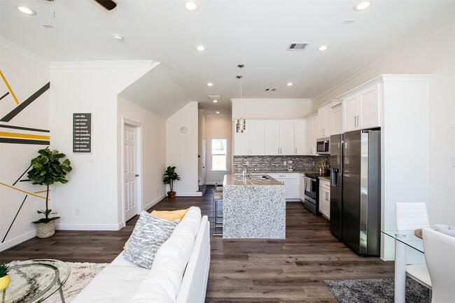 Photo - 5205 Bataan Rd Unit B